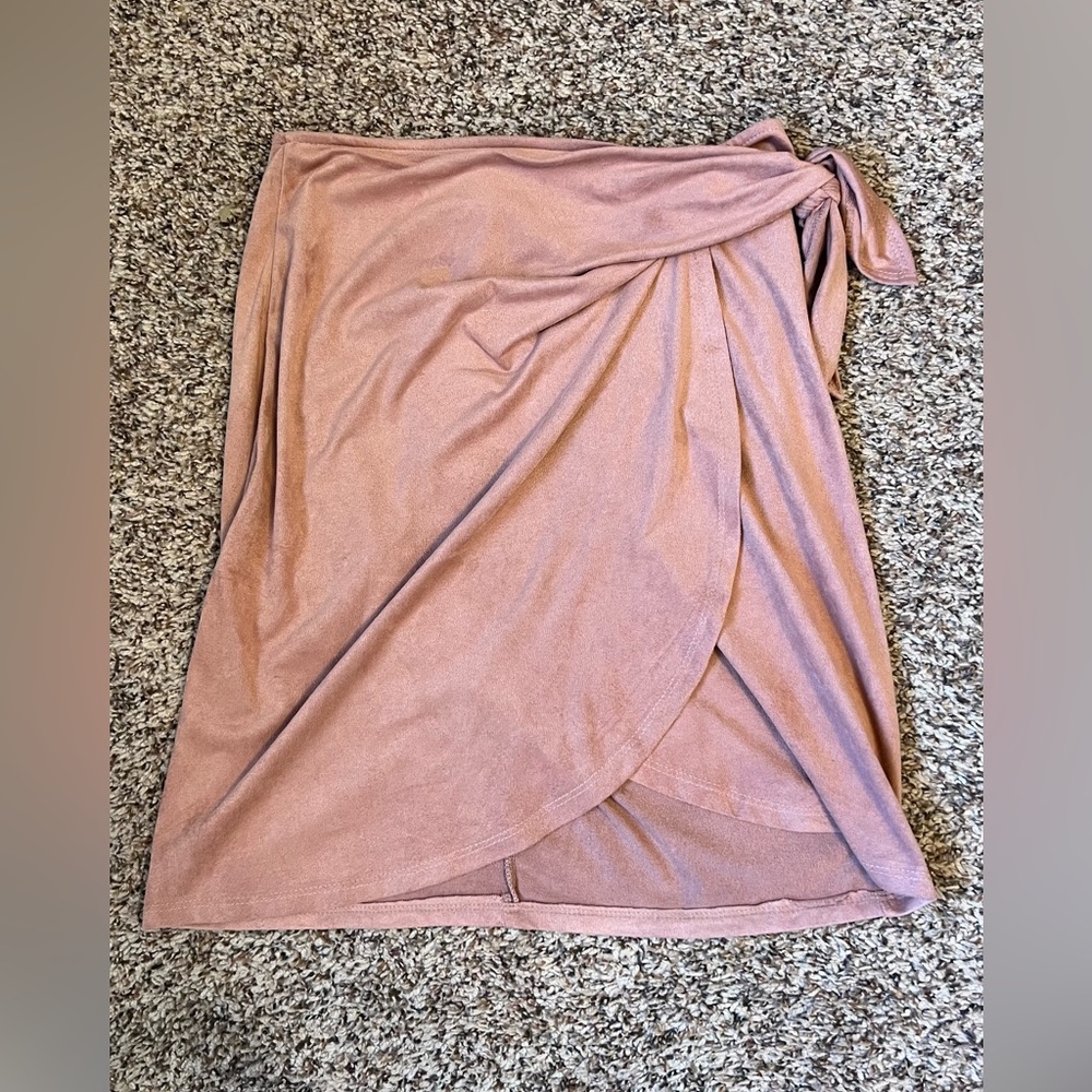 Pink Lulus mini skirt, size S